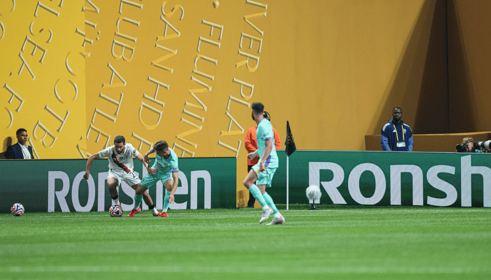 开云-哈兰德焦点对战，穆古鲁扎与70激战巴塞罗那分钟，爆冷胜负难料！-开云